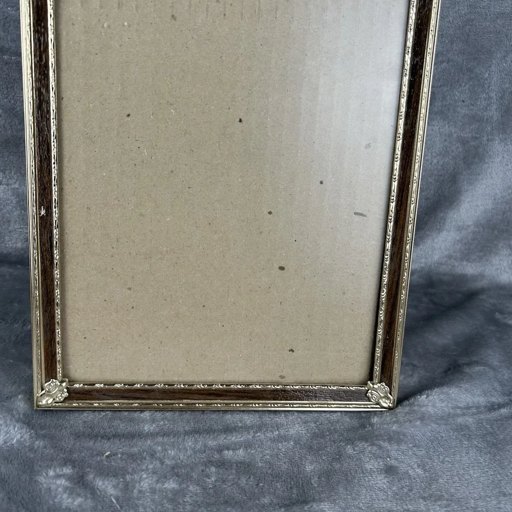 Vintage 8x10 Gold-Tone Frame Free Standing Vertical or Horizontal Faux Wood Trim